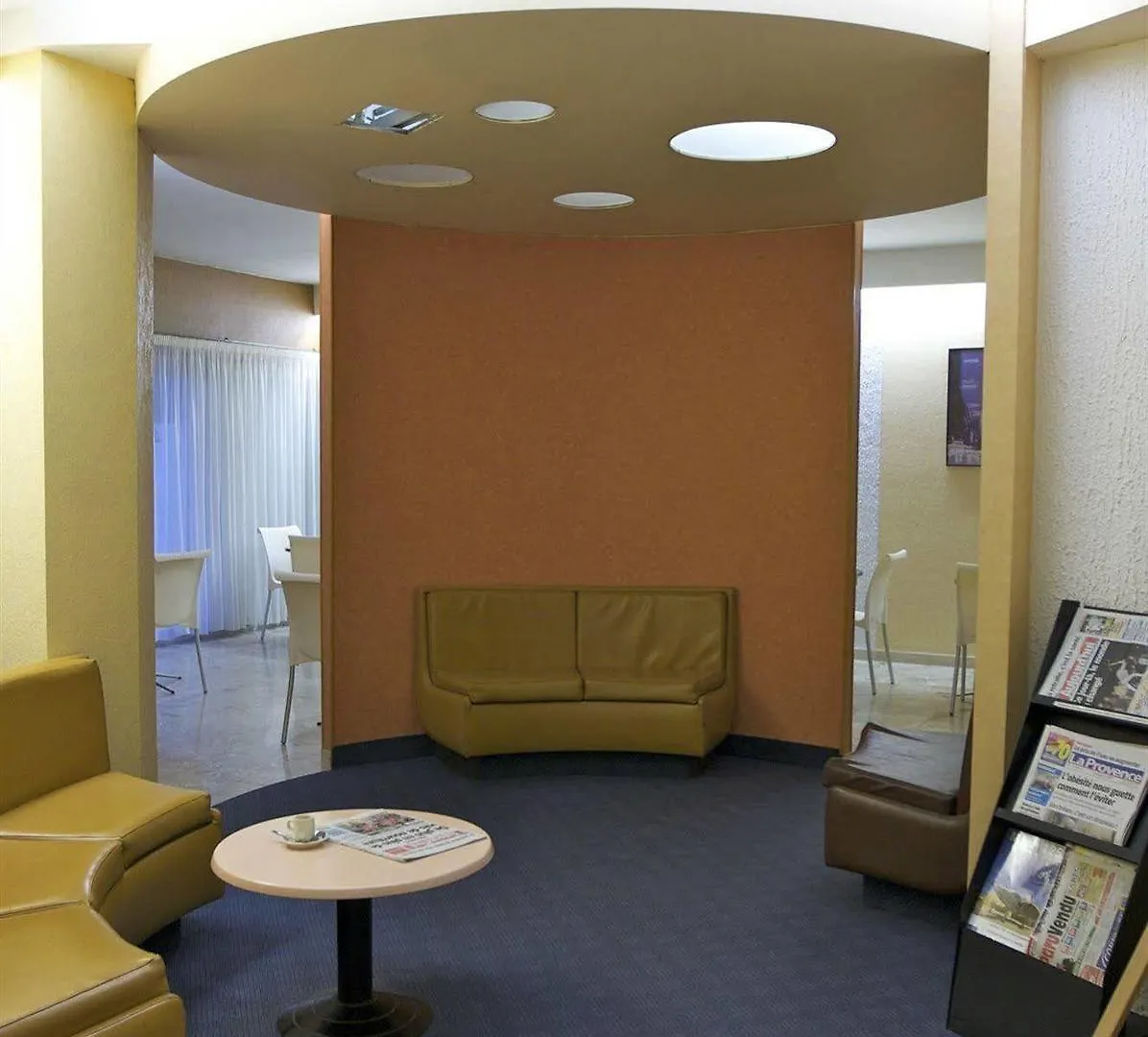 Hotel Le Peyreguet Istres 2*,